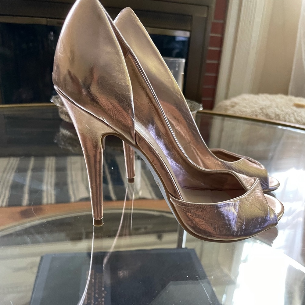 Rose gold metallic 👀peep toe stiletto pumps 6.5